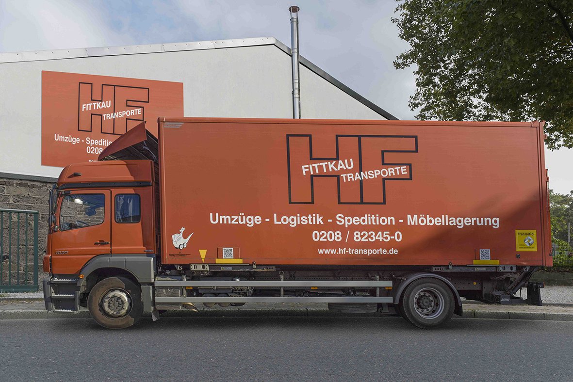 Lkw von H.F. Transporte vor dem Firmensitz in Oberhausen