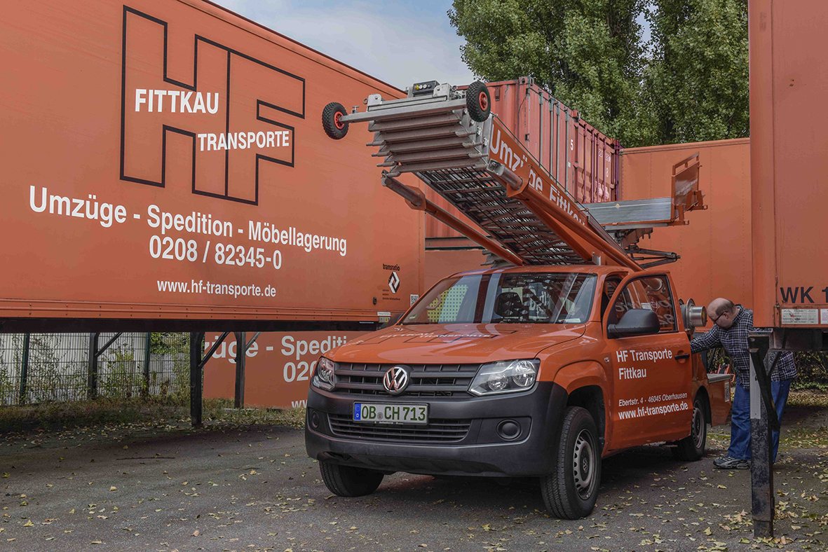 Umzugswagen mit Außenaufzug (Möbellift) von Umzüge Fittkau